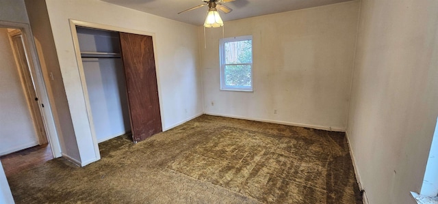 unfurnished bedroom with ceiling fan and a closet