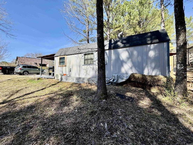 view of side of home featuring an outdoor structure