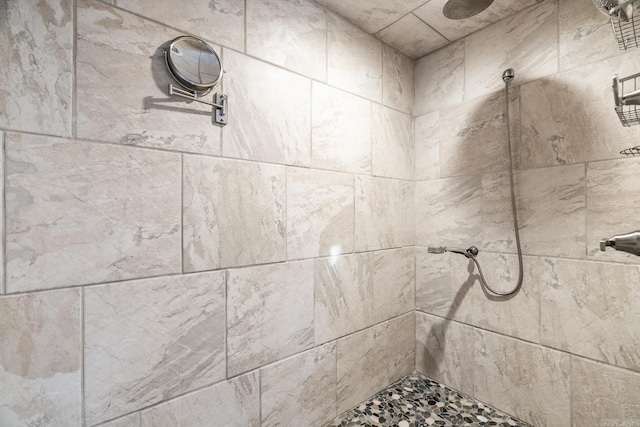 details featuring tiled shower