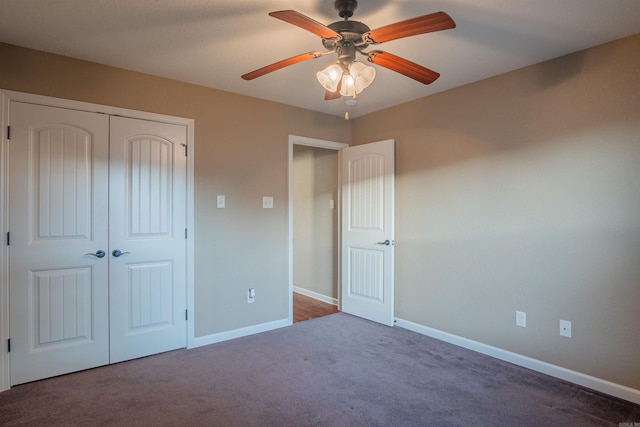 unfurnished bedroom featuring a ceiling fan, a closet, carpet flooring, and baseboards