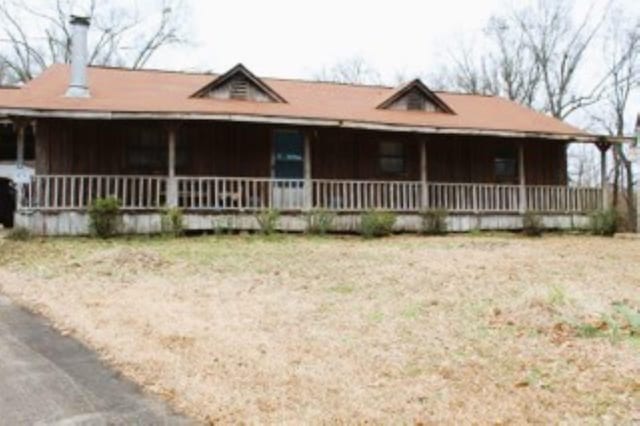 view of front facade with covered porch