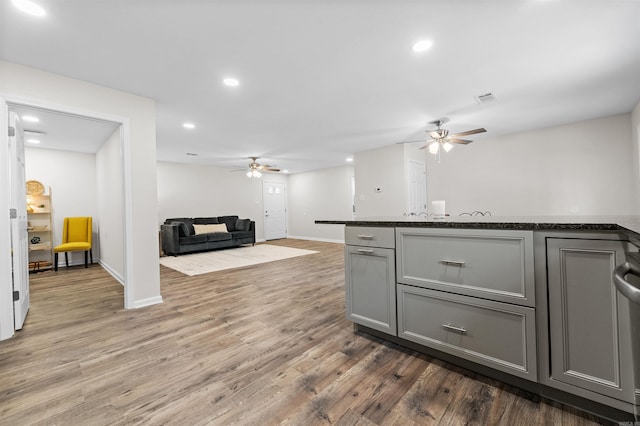 kitchen featuring recessed lighting, visible vents, gray cabinetry, a ceiling fan, and wood finished floors