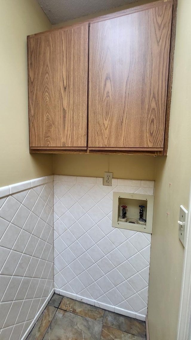 laundry area featuring washer hookup and cabinet space