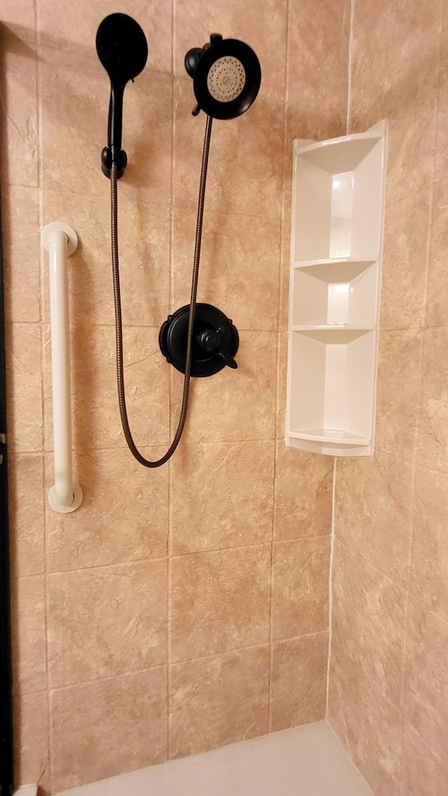 interior details with a tile shower