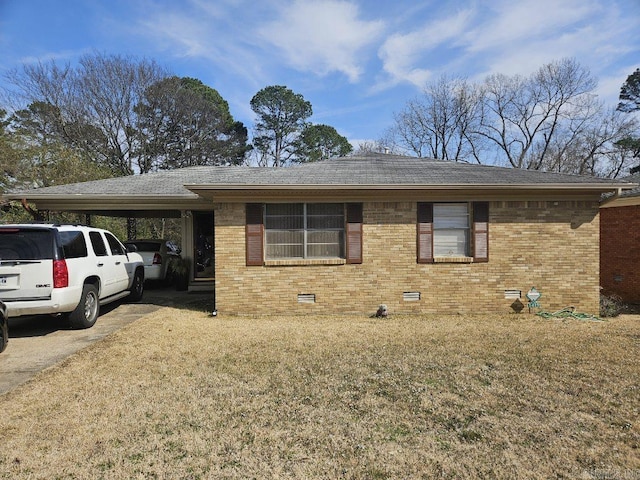 view of front facade featuring brick siding, driveway, crawl space, a carport, and a front lawn