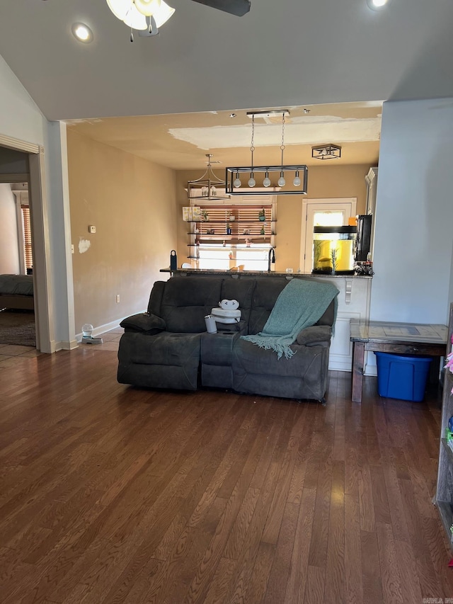 living area with dark wood-style floors, ceiling fan, recessed lighting, and baseboards