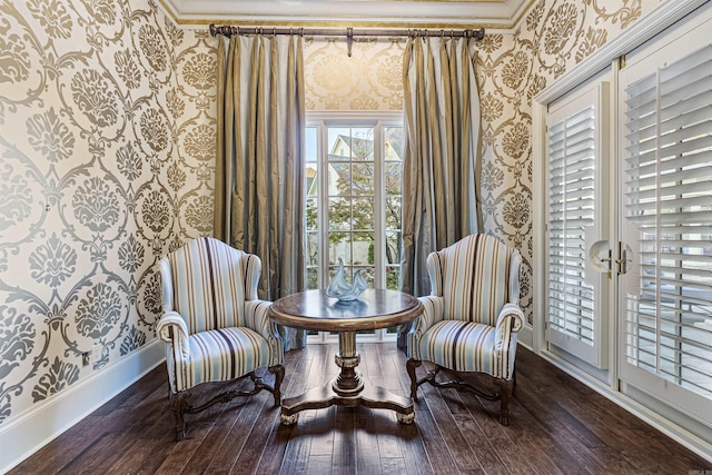 living area featuring wallpapered walls, baseboards, and hardwood / wood-style floors