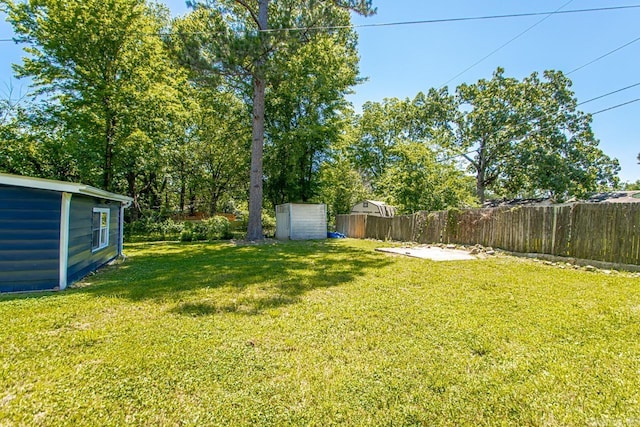 view of yard with an outbuilding and fence