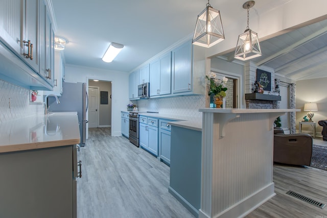 kitchen featuring visible vents, decorative backsplash, light wood-style flooring, appliances with stainless steel finishes, and light countertops