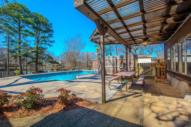 view of swimming pool with a fenced in pool, a patio area, fence, and a ceiling fan