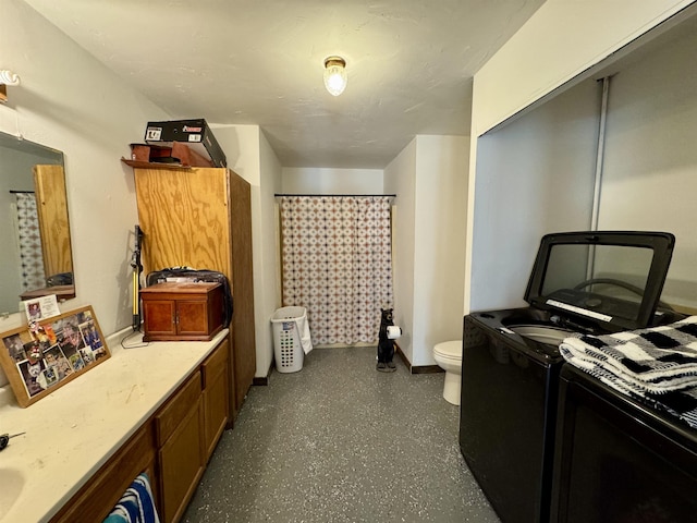 full bath featuring washer / clothes dryer, a shower with shower curtain, vanity, and toilet