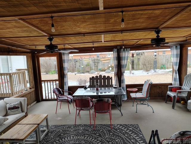 sunroom / solarium featuring ceiling fan