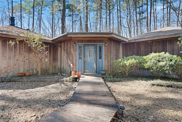 entrance to property featuring fence