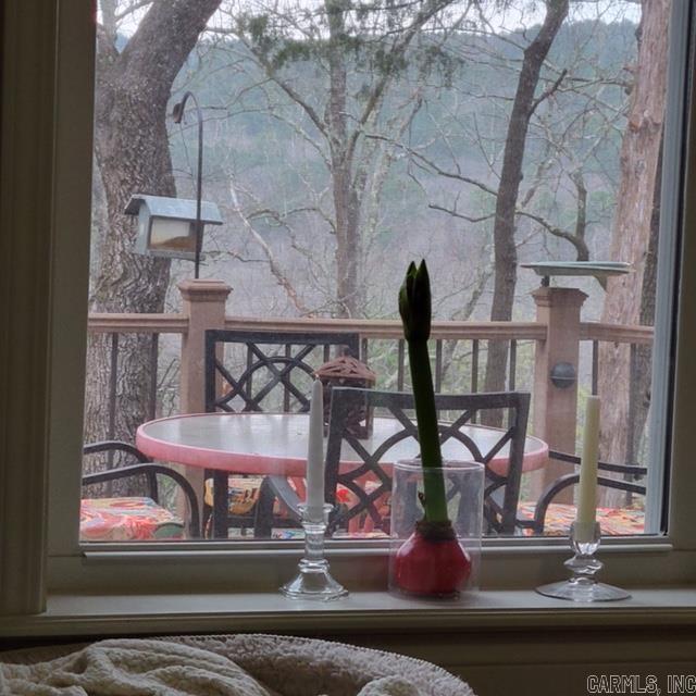 balcony featuring outdoor dining area