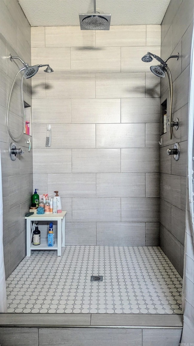 full bathroom featuring tiled shower