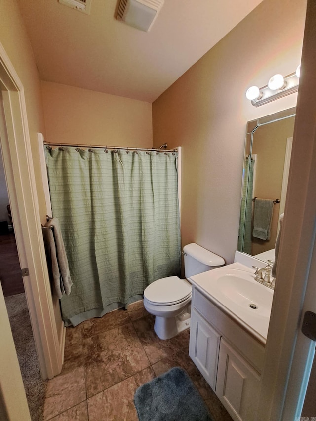 bathroom featuring toilet, visible vents, a shower with shower curtain, and vanity