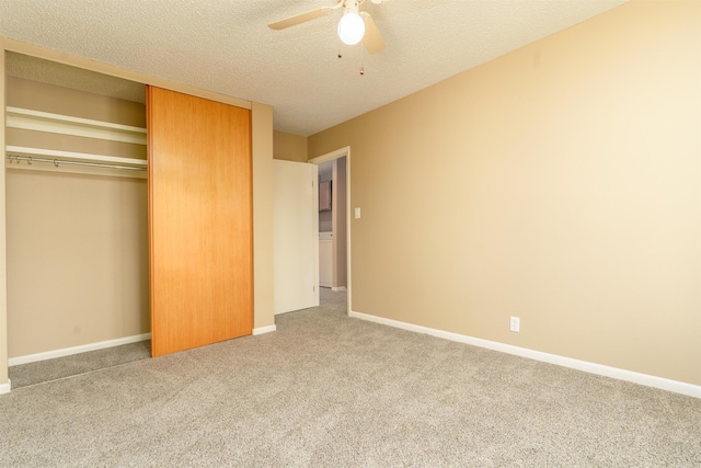 unfurnished bedroom featuring baseboards, ceiling fan, a textured ceiling, carpet floors, and a closet