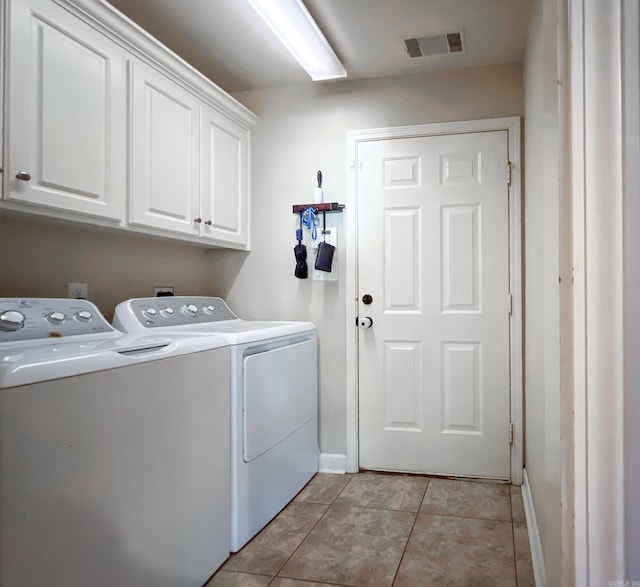 laundry room featuring visible vents, cabinet space, baseboards, and washing machine and dryer