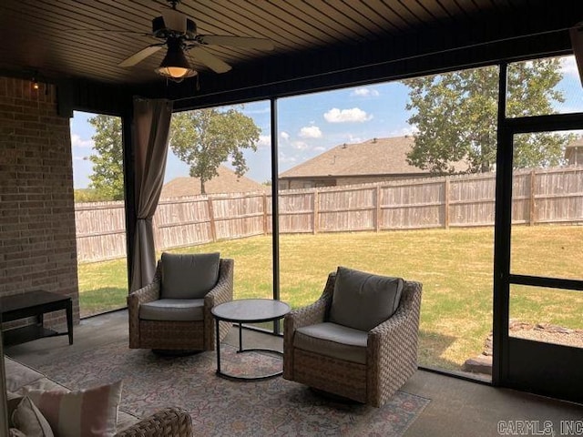 sunroom / solarium featuring a ceiling fan