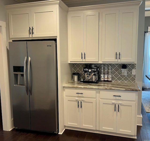 bar with dark wood-style floors, stainless steel fridge, and backsplash