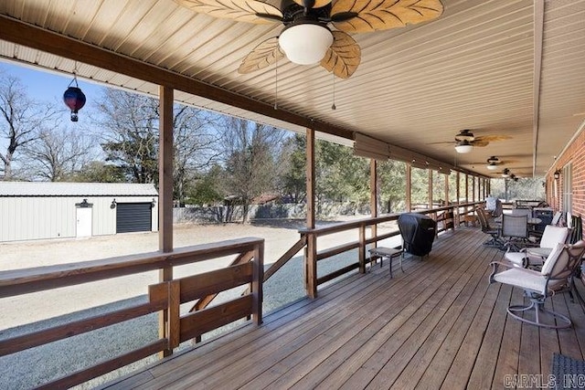 deck with ceiling fan