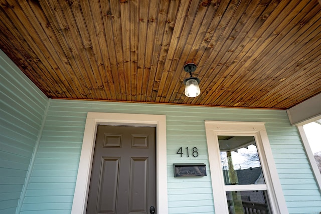 entrance to property with covered porch