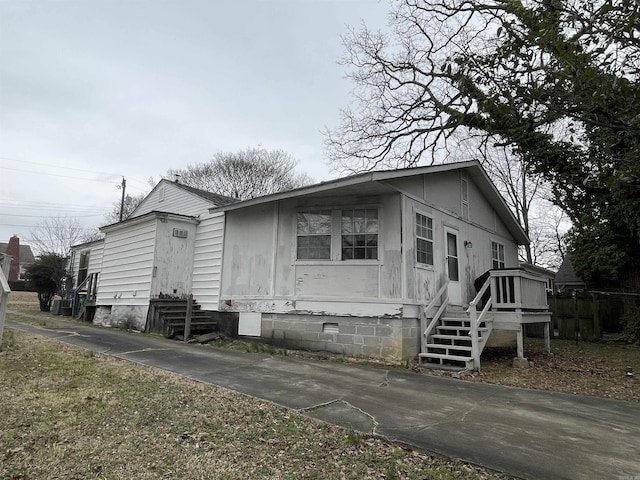 view of front of property with entry steps and crawl space