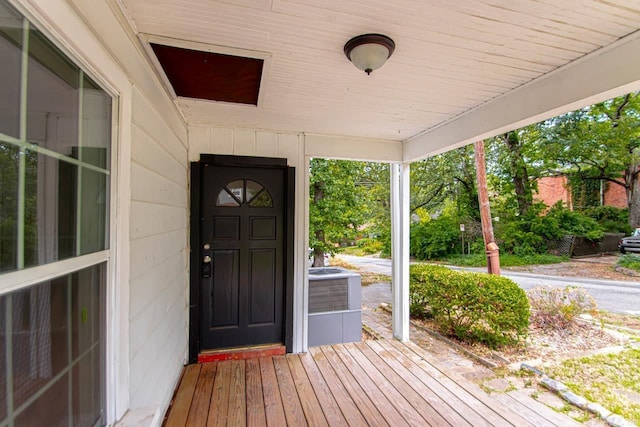 entrance to property with covered porch