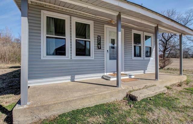 entrance to property featuring a porch