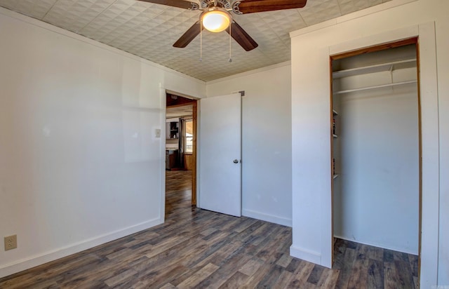 1612 Ridge Rd, El Paso, AR 72045 - unfurnished bedroom with dark wood-style flooring, a closet, ornamental molding, a ceiling fan, and baseboards