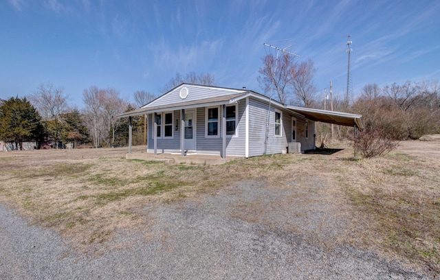 1612 Ridge Rd, El Paso, AR 72045 - view of front of home with driveway, an attached carport, and a porch