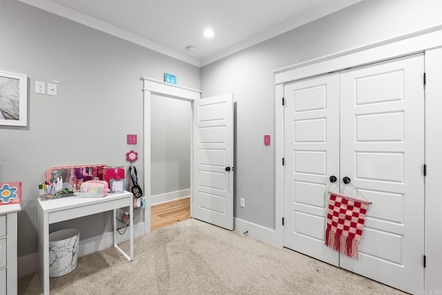 carpeted office featuring baseboards, ornamental molding, and recessed lighting