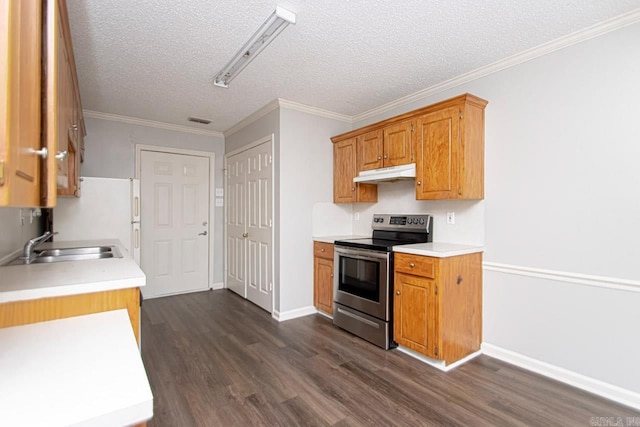 kitchen featuring crown molding, under cabinet range hood, dark wood-type flooring, and stainless steel range with electric cooktop