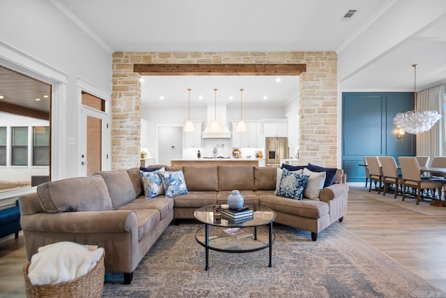 living room featuring crown molding, recessed lighting, visible vents, wood finished floors, and a chandelier