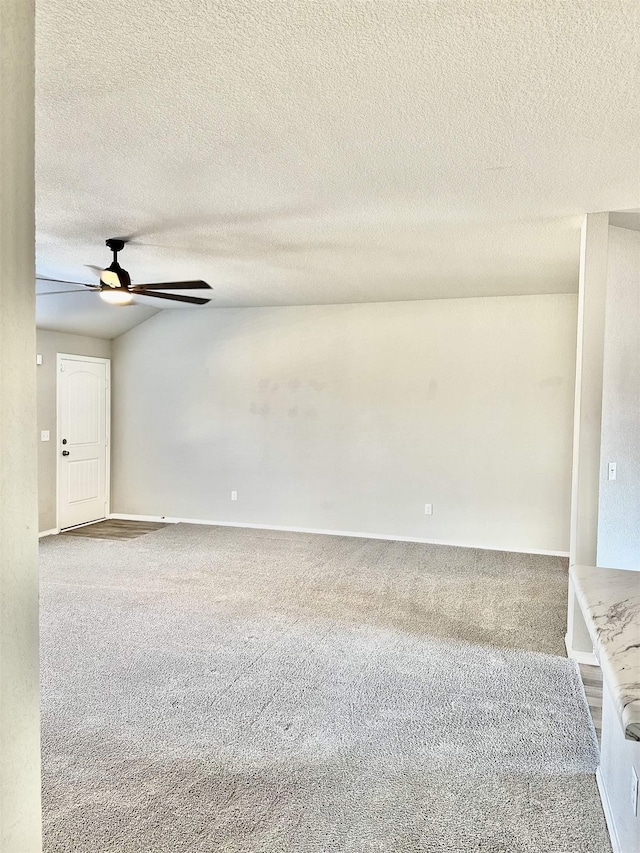 carpeted empty room featuring a ceiling fan