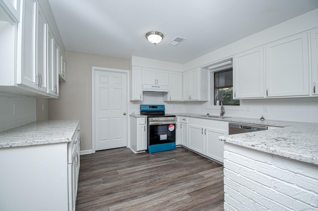 414 W Padgett Rd, El Dorado, AR 71730 - kitchen featuring visible vents, appliances with stainless steel finishes, white cabinets, a sink, and under cabinet range hood