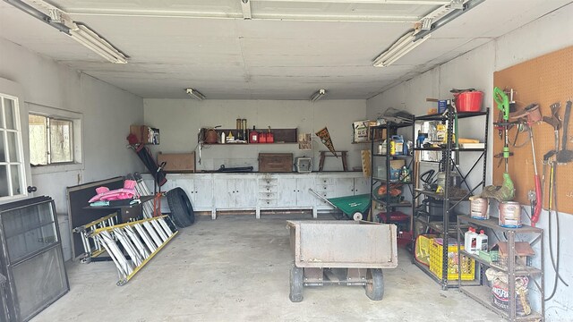 121 W Lee St, Mineral Sprs, AR 71851 - storage with a garage
