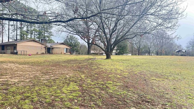 121 W Lee St, Mineral Sprs, AR 71851 - view of yard