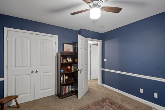 bedroom with a ceiling fan, carpet, baseboards, and a closet