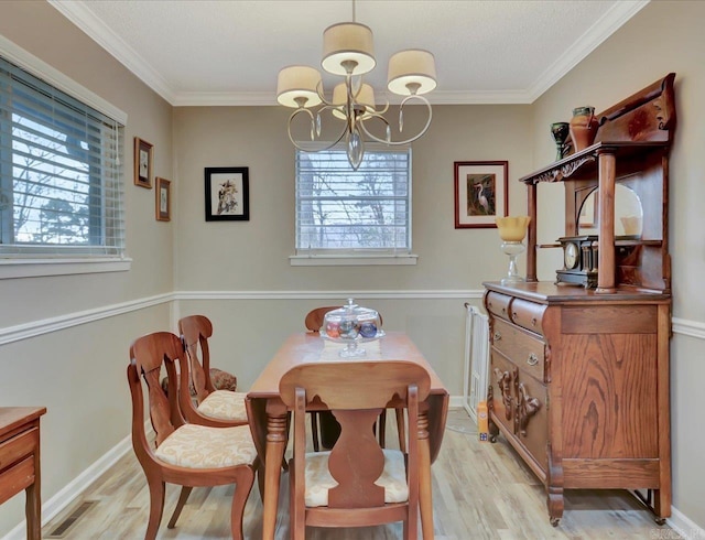 121 Chappel Hill Rd, Hot Springs, AR 71913 - dining space featuring a wealth of natural light, a notable chandelier, and light wood-type flooring