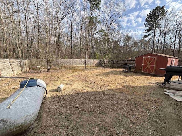 view of yard with a shed, an outdoor structure, and a fenced backyard