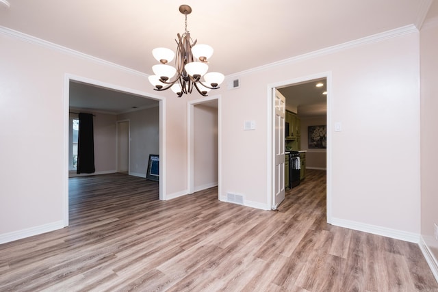 empty room featuring light wood finished floors, visible vents, and ornamental molding