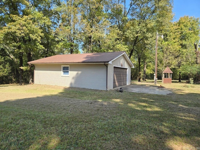 view of detached garage