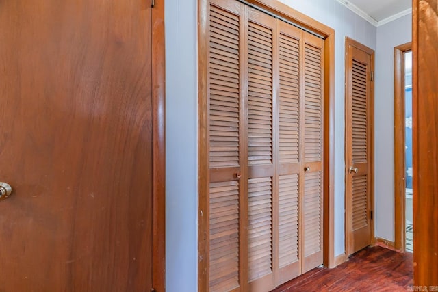 details with baseboards, crown molding, and wood finished floors