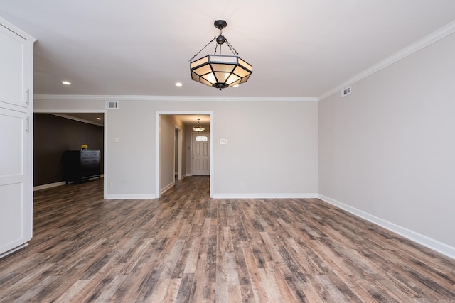 spare room with visible vents, baseboards, wood finished floors, and recessed lighting