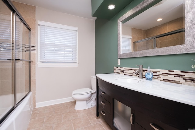 full bath featuring enclosed tub / shower combo, toilet, vanity, baseboards, and decorative backsplash