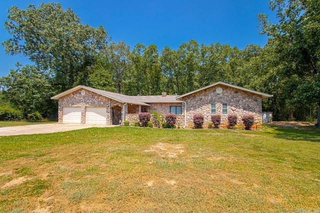 view of front of property featuring a garage, driveway, and a front yard