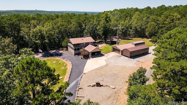 bird's eye view featuring a wooded view