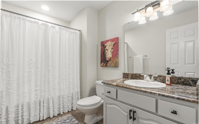 full bathroom with a shower with shower curtain, vanity, and toilet