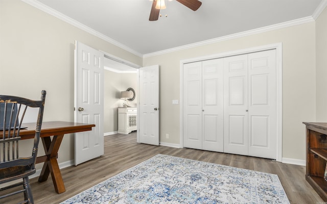 office area featuring ornamental molding, wood finished floors, and baseboards